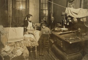 Jimmie Chinquanana kategori "under betyg", hemma i New York bakom familjebutiken, 1913 av Lewis Wickes Hine
