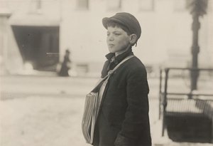 Tony Casale, Bologna, 11 år gammal har sålt tidningar i 4 år, Hartford..., mars 1909. av Lewis Wickes Hine