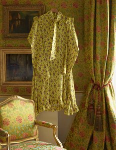 Countess of Burlingtons klänning från Vetements, vår/sommar 2016, Chatsworth House (foto) av Unbekannt Unbekannt