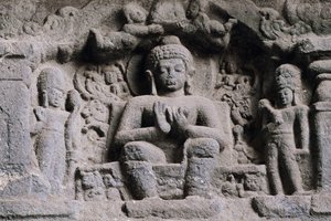 Relief föreställande Buddha, Karla grottor, Maharashtra, Indien, 2:a århundradet. av Unbekannt Unbekannt