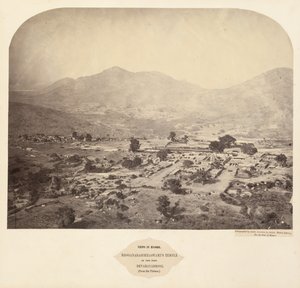 Utsikt i Mysore: Bhoganarasimhaswamis tempel, i fortet, Devarayadroog (från platån) av Lieutenant Colonel Henry Dixon