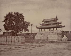 Amerapoora: Ooh-nein Gate of the City av Linnaeus Tripe