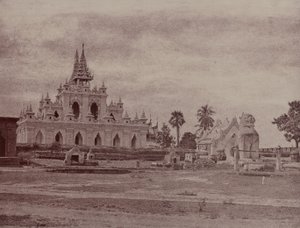 Amerapoora: Sindu Shwe koo Pagoda av Linnaeus Tripe