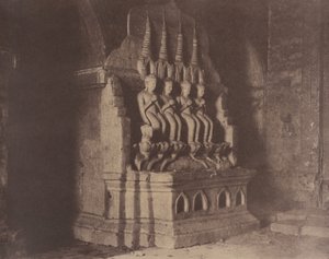 Nr 23. Pugahm Myo [Pagan]. Figurer i Damayangyee-pagoden [Dhamma-yan-gyi]. av Linnaeus Tripe