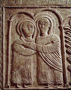 Medeltidens arkeologi (medeltiden). Barbarian Art of Lombardy: Visitation, Saint Elizabeth and Saint Mary. Skulptur, lombardisk konst, 737-744. Cividale del Friuli, Chretien Museum, katedralens skatt