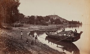 Båtar på Ava, Burma bw foto av Lord Henry Rawlinson