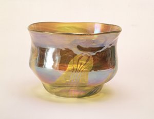 Favrile Bowl, för Glass Decorating Company, New York, ca 1894 (gult glas med iris)