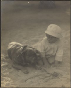 [Pojke som sitter med en hund] av Louis Fleckenstein