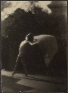 [Dansare i trädgården] av Louis Fleckenstein