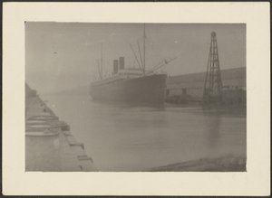 [Dockat fartyg] av Louis Fleckenstein