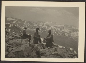 [Figurer i ett klippigt landskap] av Louis Fleckenstein