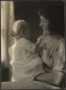 Florence håller en baby av Louis Fleckenstein