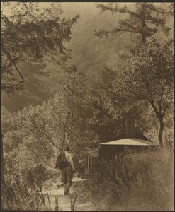 [Man på väg till en stuga i skogen] av Louis Fleckenstein