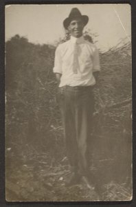 [Man i snårskogen] av Louis Fleckenstein