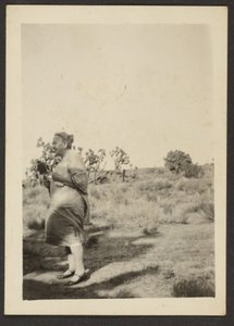[Mrs Fleckenstein i Landscape] av Louis Fleckenstein