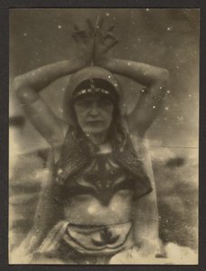 [Nautch Girl] av Louis Fleckenstein