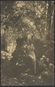 [Naken kvinna i skogen] av Louis Fleckenstein
