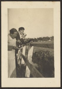 [Människor som äter melon] av Louis Fleckenstein