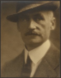 [Porträtt av en man med stråhatt] av Louis Fleckenstein