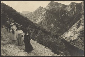 [Promenad i ett bergslandskap] av Louis Fleckenstein