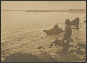 Kvinna på stranden av Louis Fleckenstein