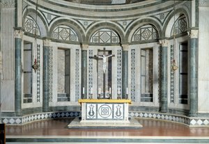 Marmorabsid och terrakottakrucifix av Luca Della Robbia