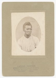 Fotografi av en kvinna, ca. 1910. av Lucius Harper