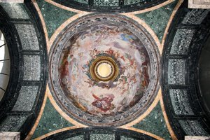 Utsikt över kupolen på Cybo Chapel, fresker dekorerad av Luigi Garzi (1638-1721) (Utsikt över kupolen på Cybo Chapel fresker av Luigi Garzi) Rom Basilica di Santa Maria del Popolo (Kyrkan Santa Maria del Popolo), Cybo Kapell