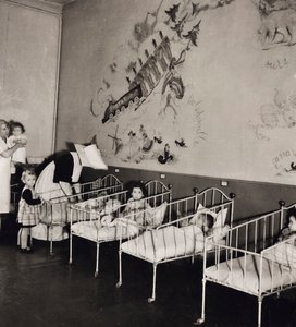 Flickor på ett barnhem Franska av Luigi Leoni