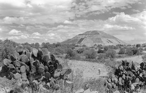 Monumental pyramid från mayaindianerna, Yucatanhalvön. 1936
