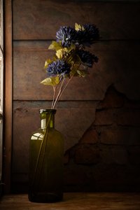 Flaska med blommönster från Moody av Luiz Laercio