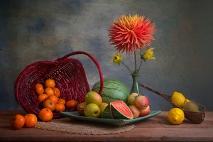 Rikligt med frukt och dahlia av Lydia Jacobs