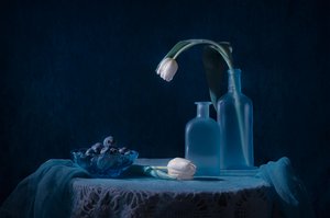Elegant blått stilleben