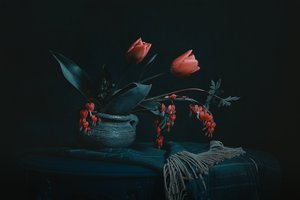 Stämningsfullt blomsterstilleben