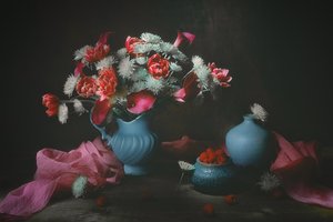 Stämningsfullt blomsterstilleben av Lydia Jacobs
