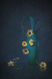 Stämningsfullt blomsterstilleben av Lydia Jacobs