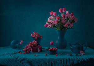 Stämningsfullt blomsterstilleben av Lydia Jacobs