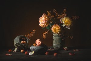 Stämningsfulla rosor och frukt av Lydia Jacobs