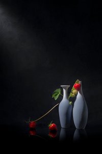 Vaser i färgen ”Moody Strawberry”
