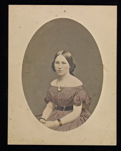 [Porträtt av en ung kvinna] av M.A. Root