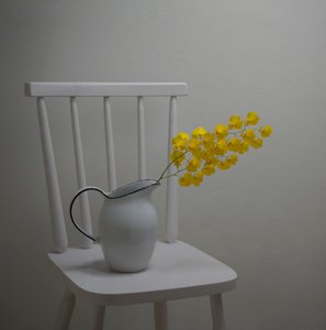 Bright Blooms vit stol av Margareth Perfoncio