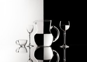 Kontrast i klart glas av Margareth Perfoncio