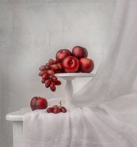 Eleganta röda bär av Margareth Perfoncio
