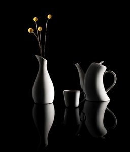 Elegant stilleben med spegelbild av Margareth Perfoncio