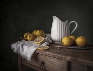 Färska citroner på trä
