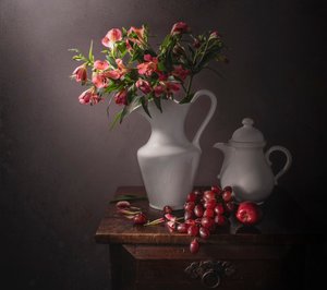 Stämningsfulla blommor och frukt