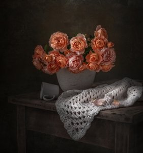 Bukett med rosor i färgen Moody Peach av Margareth Perfoncio