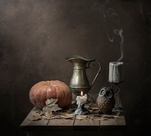 Stilleben med pumpa och uggla