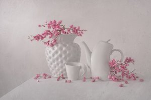 Stilleben i mjukt rosa av Margareth Perfoncio