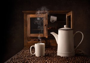 Ångande morgonkaffe av Margareth Perfoncio